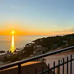 Modern Sea View Villa- Private Garden&beach Access Villa *