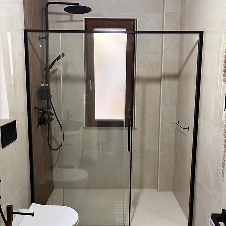 Modern Sea View Villa- Private Garden&beach Access 빌라 스칼레아