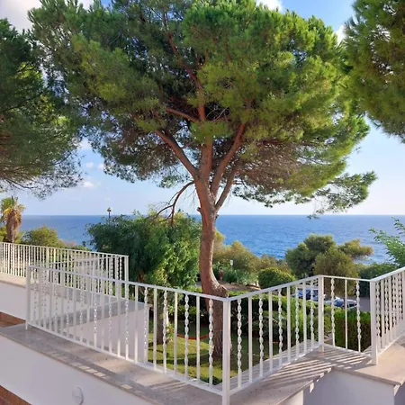 Modern Sea View Villa- Private Garden&beach Access * 스칼레아