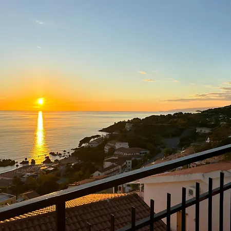 Modern Sea View Villa- Private Garden&beach Access Villa *