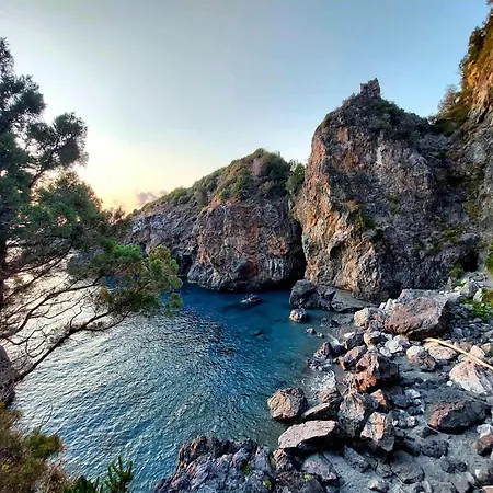 Modern Sea View Villa- Private Garden&beach Access