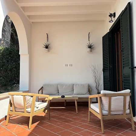 Modern Sea View Villa- Private Garden&beach Access 빌라 스칼레아